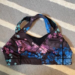 Lululemon sports bra